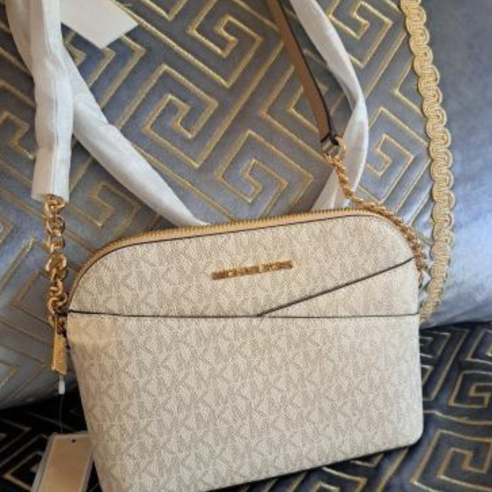 Jet Set Travel Medium Logo Dome Crossbody Bag